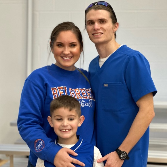 Meet your Posher, Taylor - Picture 3 of 6